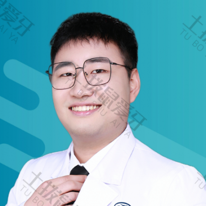 拥有多个荣誉称号的口腔医学博士庞博医生，做矫正就来上海新浦口腔医院找他吧！
