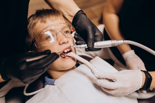 儿童补牙玻璃离子和树脂选择