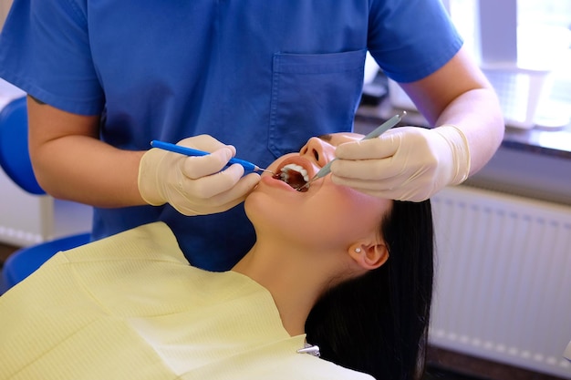 为何很多医生不建议牙齿种植