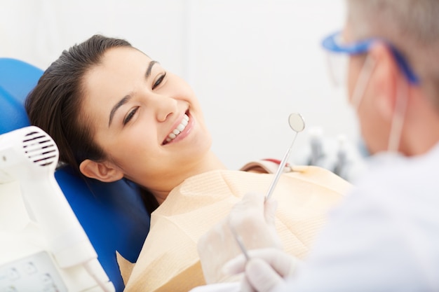 种植牙手术和一般口腔手术区别