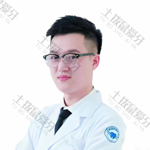陈伟