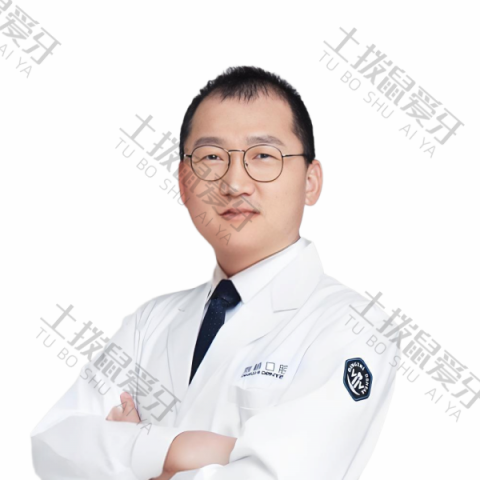 李君首
