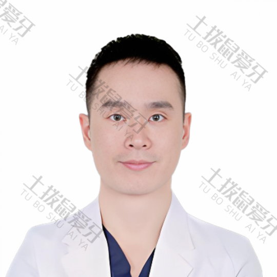 梁磊