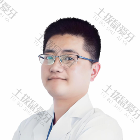 李卓