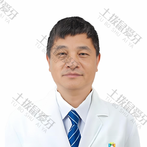 李华