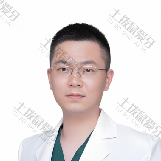 李小伟