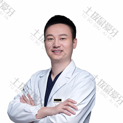 吕栋