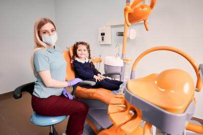 儿童牙齿矫正费用大约多少钱，儿童矫正牙齿一万贵吗？