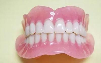 吸附式假牙贵还是活动假牙贵？哪个性价比高一点？