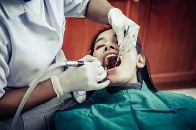 私立口腔医院种植牙齿多少钱一颗牙正常，种牙便宜的和贵的区别在哪