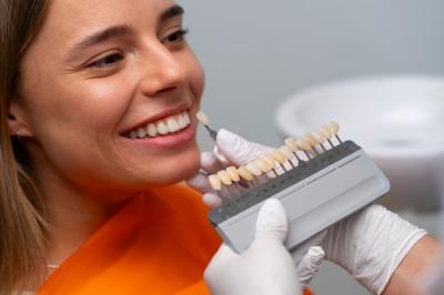 牙齿贴面的材料是哪些，各自的优缺点是啥？