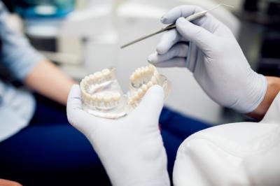 做全面的牙齿检查挂什么科室，牙齿治疗可以报医保吗？
