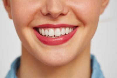 口腔医院牙齿美白好不好，牙齿美白和洗牙有什么区别？