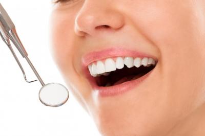 补牙一年后牙齿隐隐作痛怎么回事，是补牙的材料引起牙疼吗？