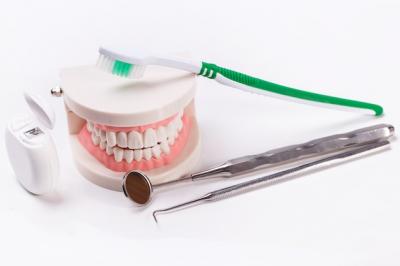 小孩正畸牙齿过程中牙齿掉了怎么办，牙齿掉了还能长出来吗？