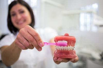 怎样解决正畸戴牙套刷牙难的问题？读本文得到答案