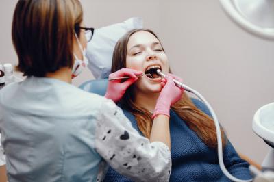 牙齿矫正过程中的疼痛是否意味着矫正效果较好？医生的专业提示