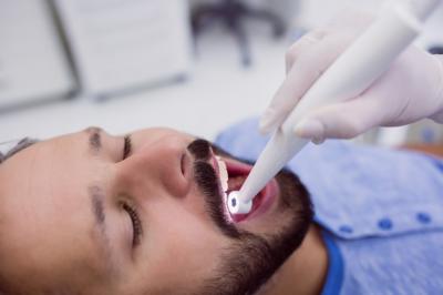 正畸牙齿，地包天矫正的费用对比及牙齿与骨骼矫正方法的差异