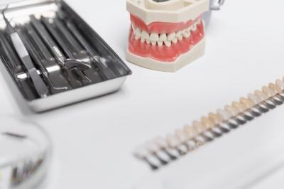 牙齿美白多少钱？不同牙齿美白方法的费用。