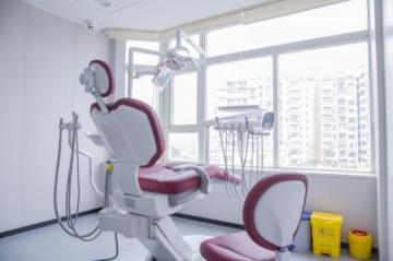 正畸小知识：如何选择正规的牙科诊所进行牙齿矫正？