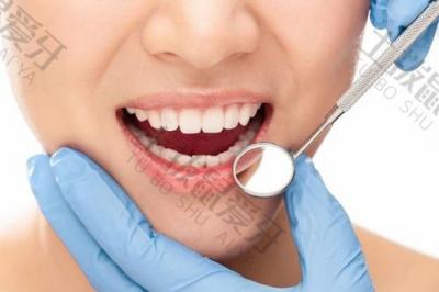 牙科小知识：种牙和镶牙哪个更适合老年人？